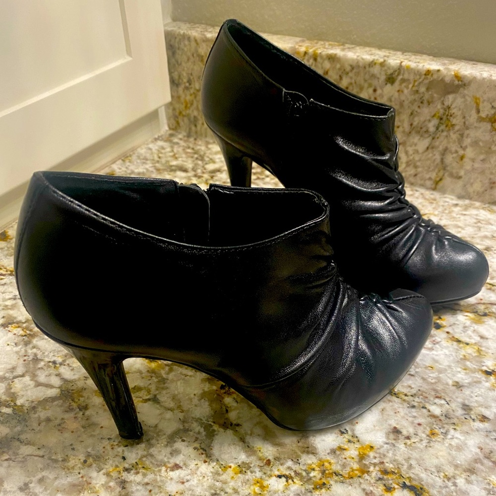 Black leather Antonio Melani sz 7.5